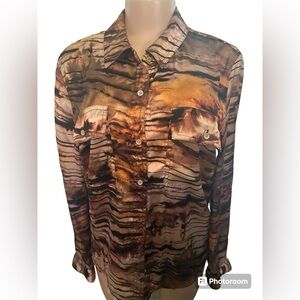 Women’s Guess long sleeve button down shirt in a size Medium in the color brown